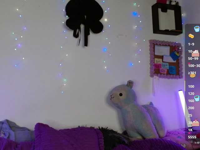levi-cloud live cam on BongaCams