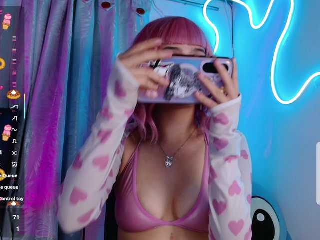 levi-cloud live cam on BongaCams