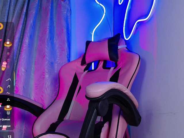 levi-cloud live cam on BongaCams
