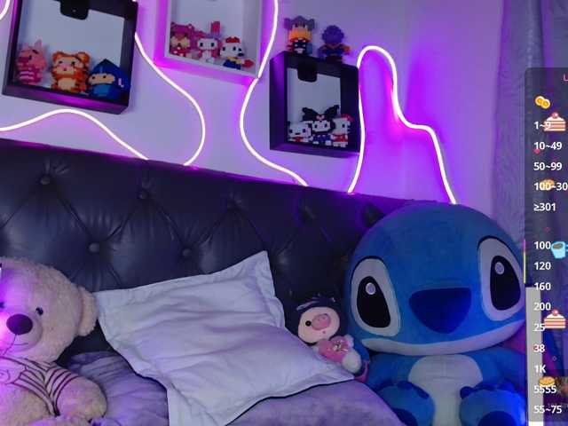 levi-cloud live cam on BongaCams