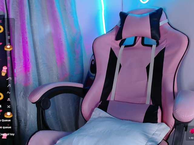 levi-cloud live cam on BongaCams