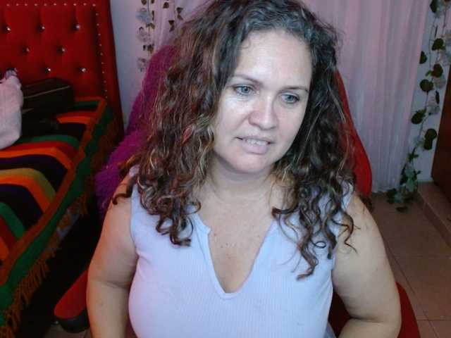 Sex chat gratuit in direct cu helenca1980 pe BongaCams
