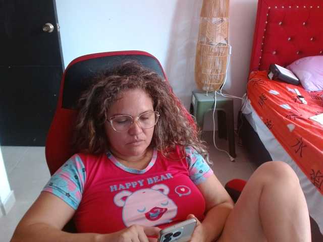 Sex chat gratuit in direct cu helenca1980 pe BongaCams
