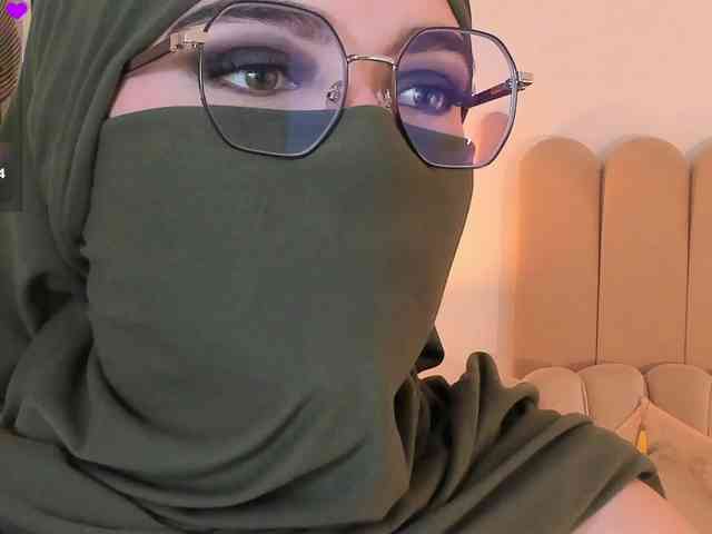 هذا النموذج مباشر الآن. anna-henao