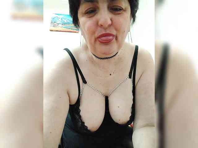 IsXLoves webcam
