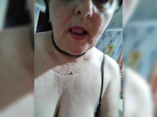 IsXLoves webcam