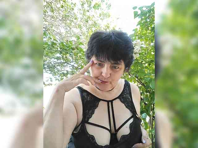 IsXLoves webcam