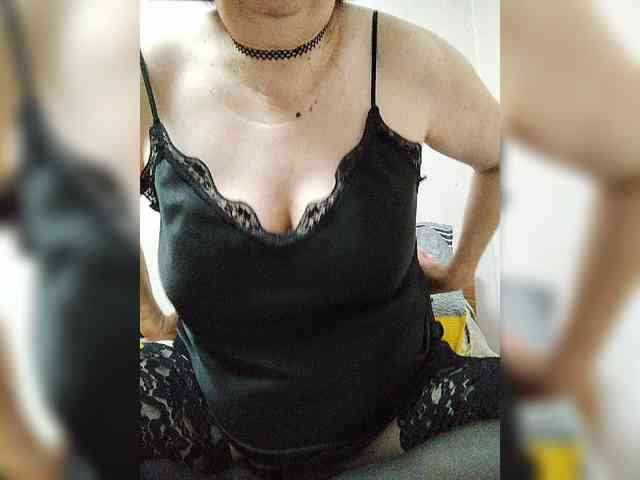 IsXLoves webcam