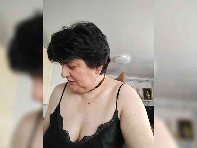 IsXLoves webcam
