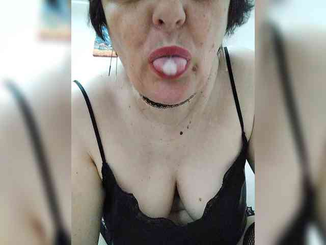 IsXLoves webcam