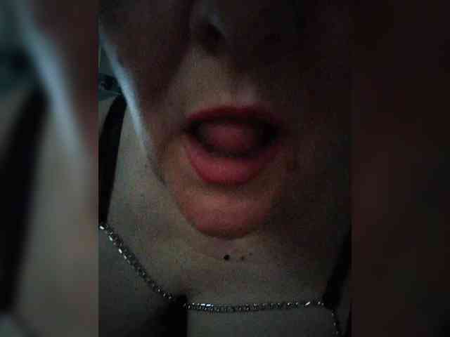 IsXLoves webcam
