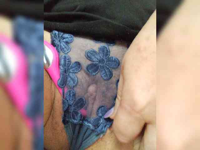 IsXLoves webcam
