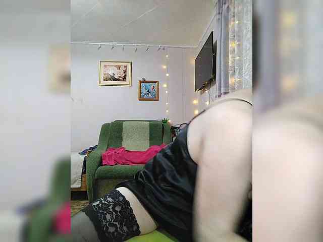 IsXLoves webcam