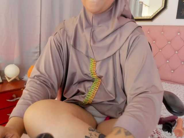 AishaAmin live webcam show