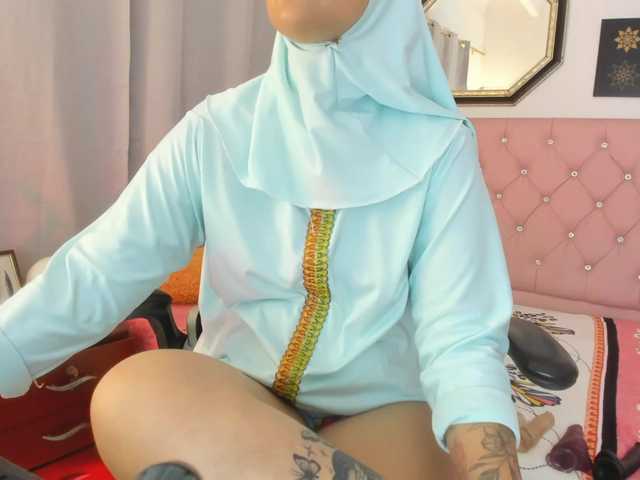 AishaAmin live webcam show