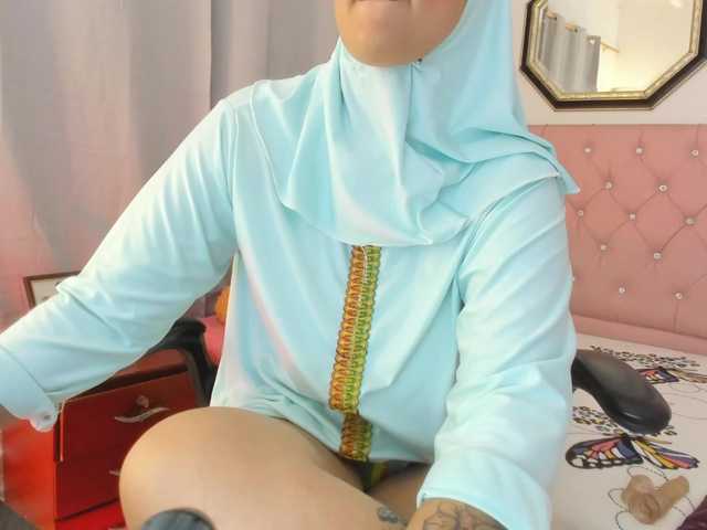 AishaAmin live webcam show