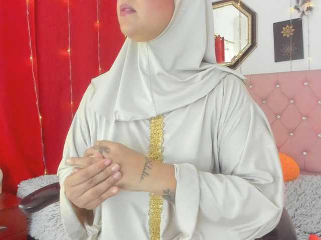 Pratonton untuk AishaAmin