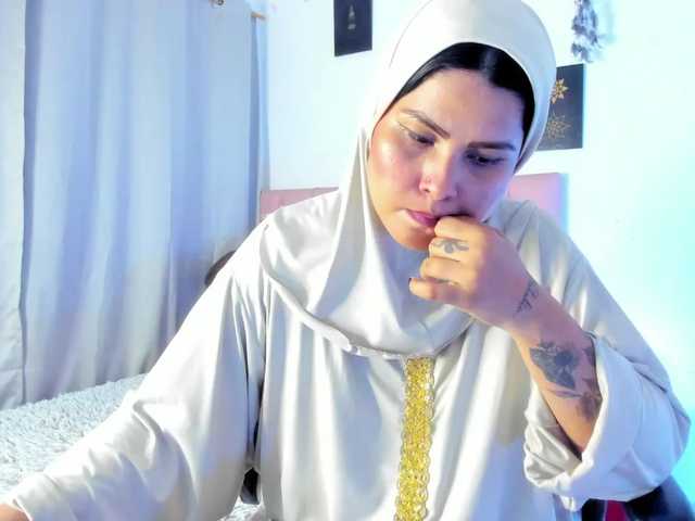 AishaAmin live cam on BongaCams