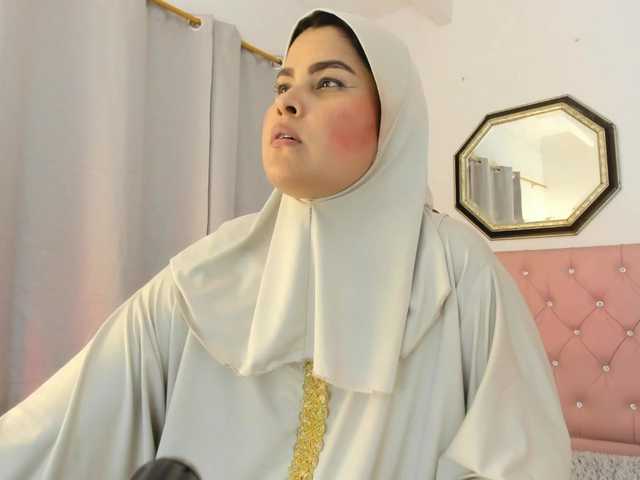 AishaAmin live webcam show