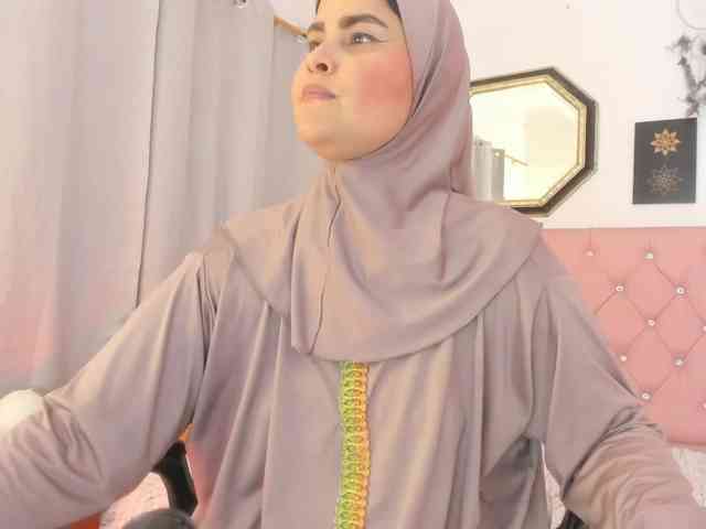 Model: AishaAmin