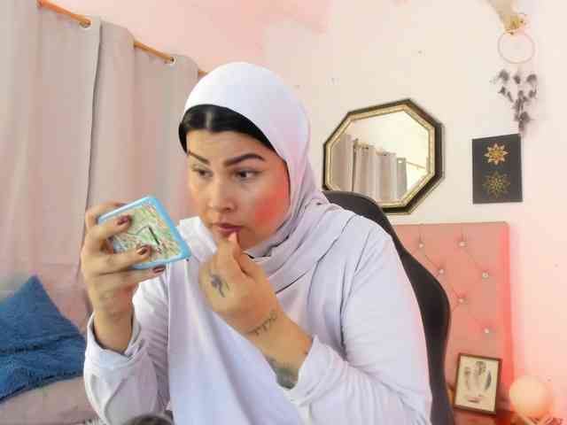 AishaAmin webcam