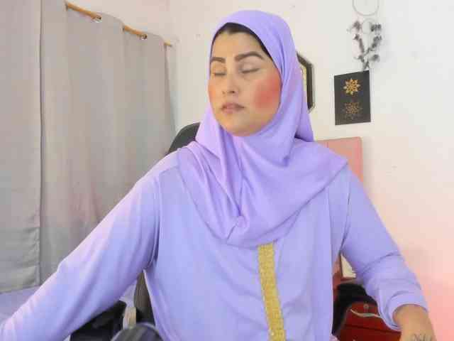 AishaAmin webcam
