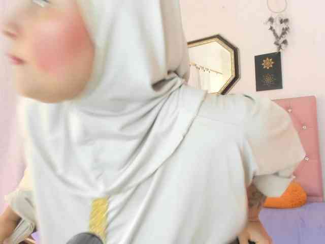 AishaAmin webcam