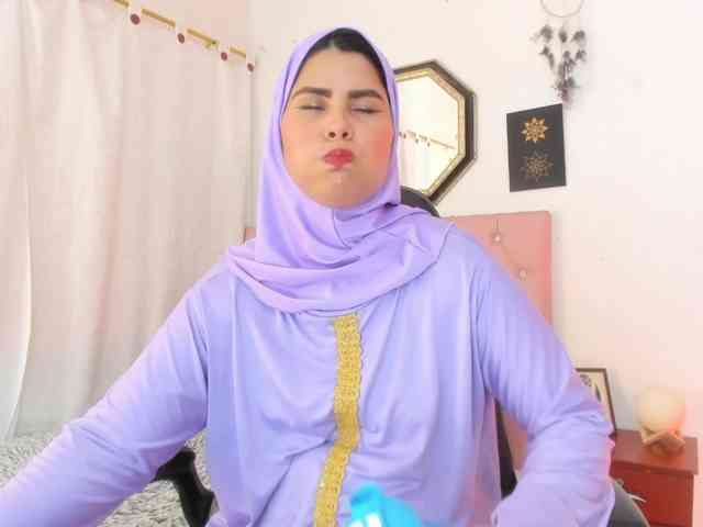 AishaAmin webcam