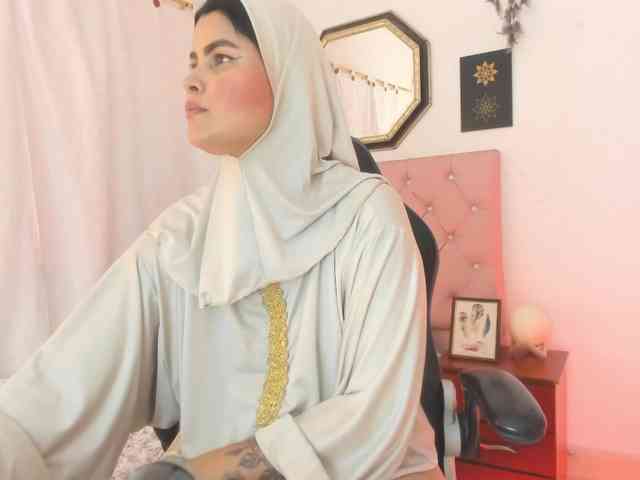 AishaAmin webcam