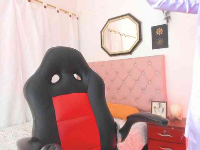 AishaAmin webcam