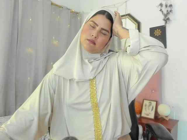 AishaAmin webcam