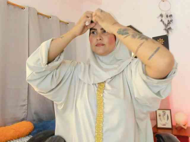AishaAmin webcam