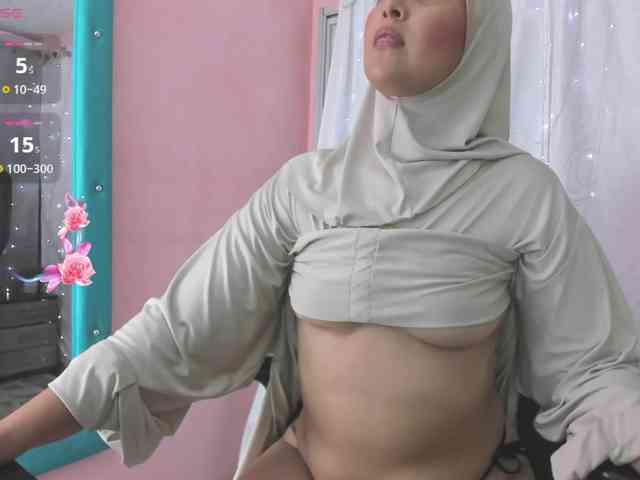 AishaAmin webcam
