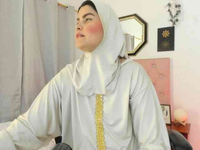 AishaAmin webcam