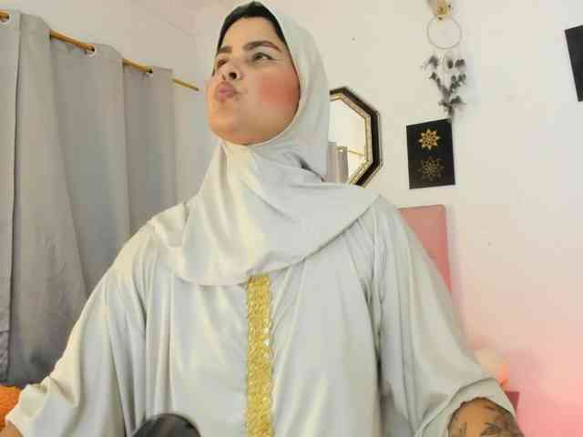 AishaAmin webcam