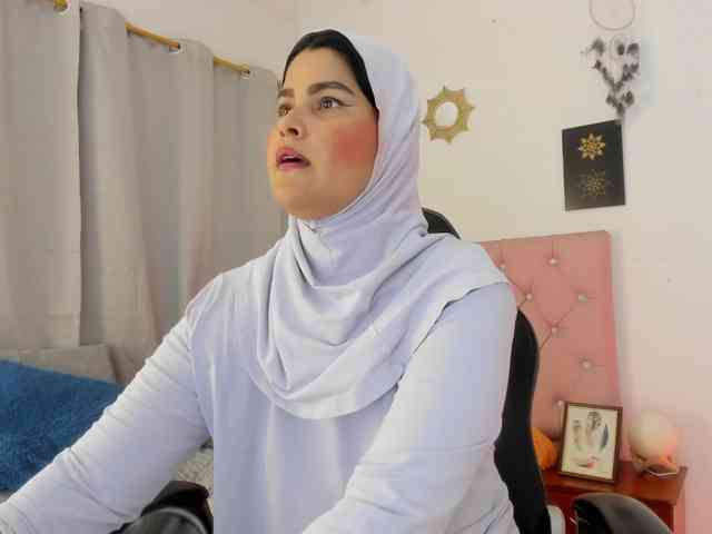 AishaAmin webcam