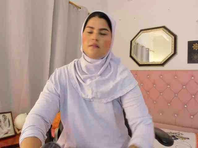 AishaAmin webcam