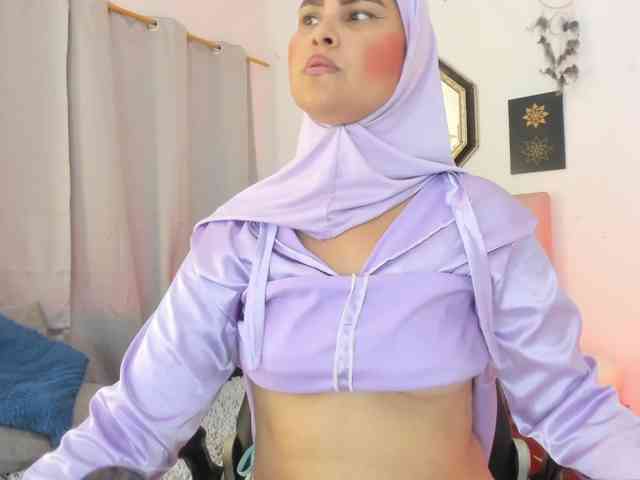 AishaAmin webcam