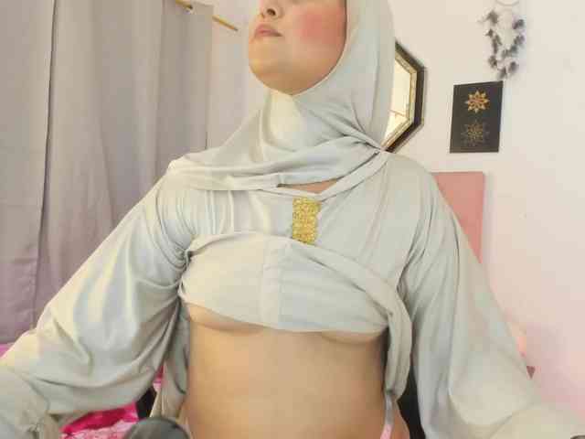 AishaAmin webcam