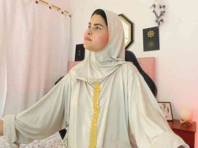 AishaAmin webcam