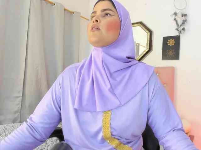 AishaAmin webcam