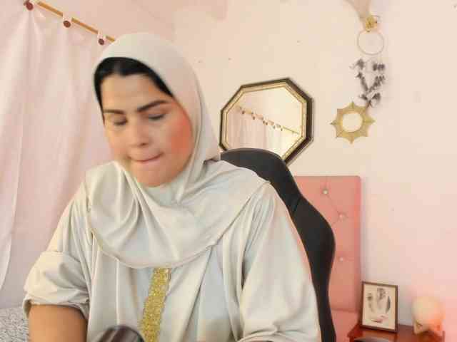 AishaAmin webcam
