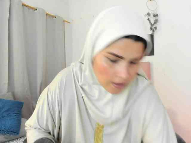 AishaAmin webcam