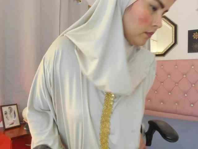 AishaAmin webcam