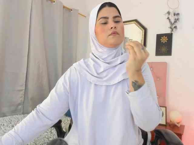 AishaAmin webcam