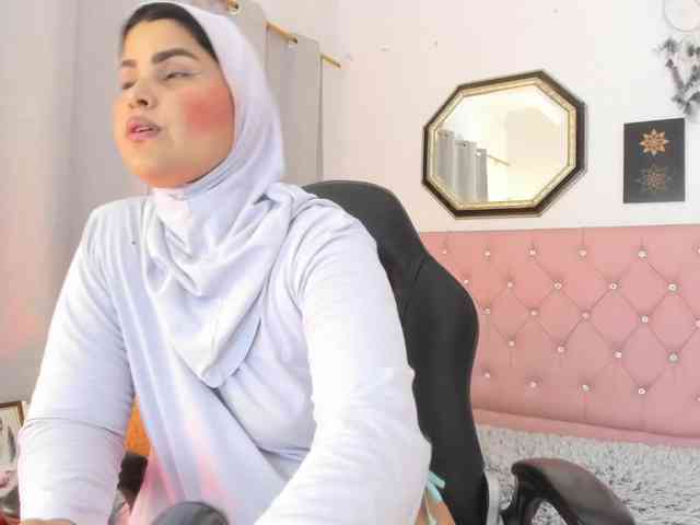 AishaAmin webcam