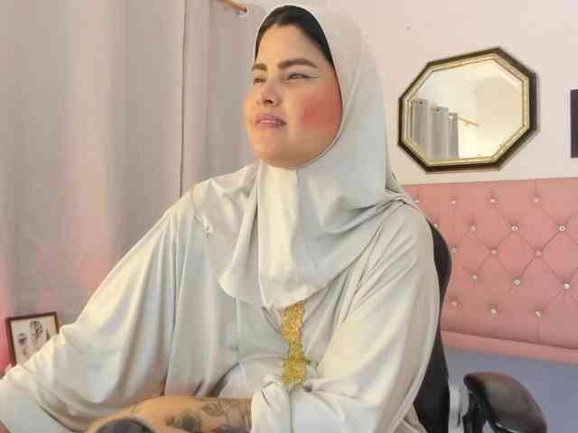 AishaAmin webcam