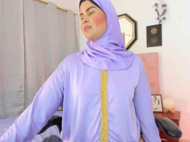 AishaAmin webcam