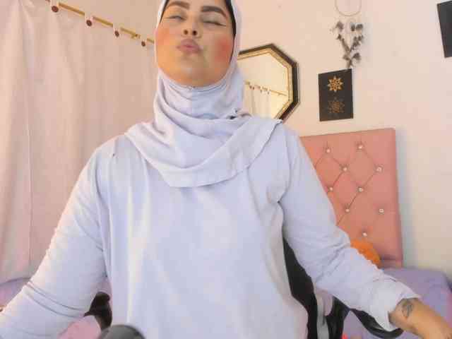 AishaAmin webcam