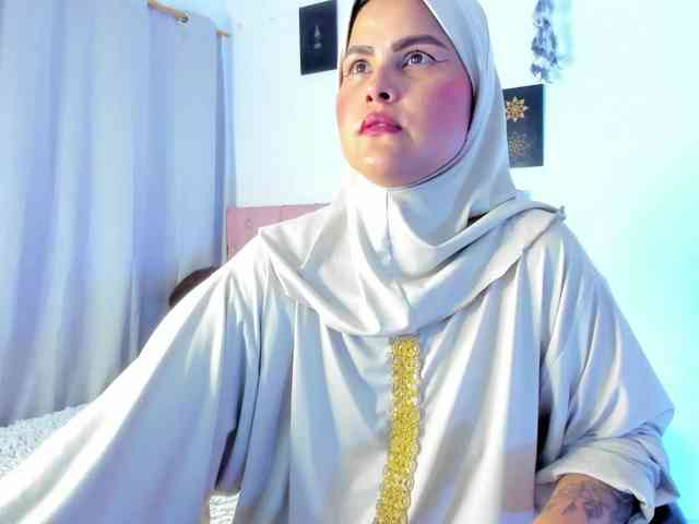 AishaAmin webcam